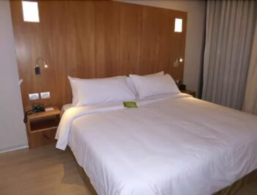 Ramada Encore By Wyndham San Isidro Hotel 4*